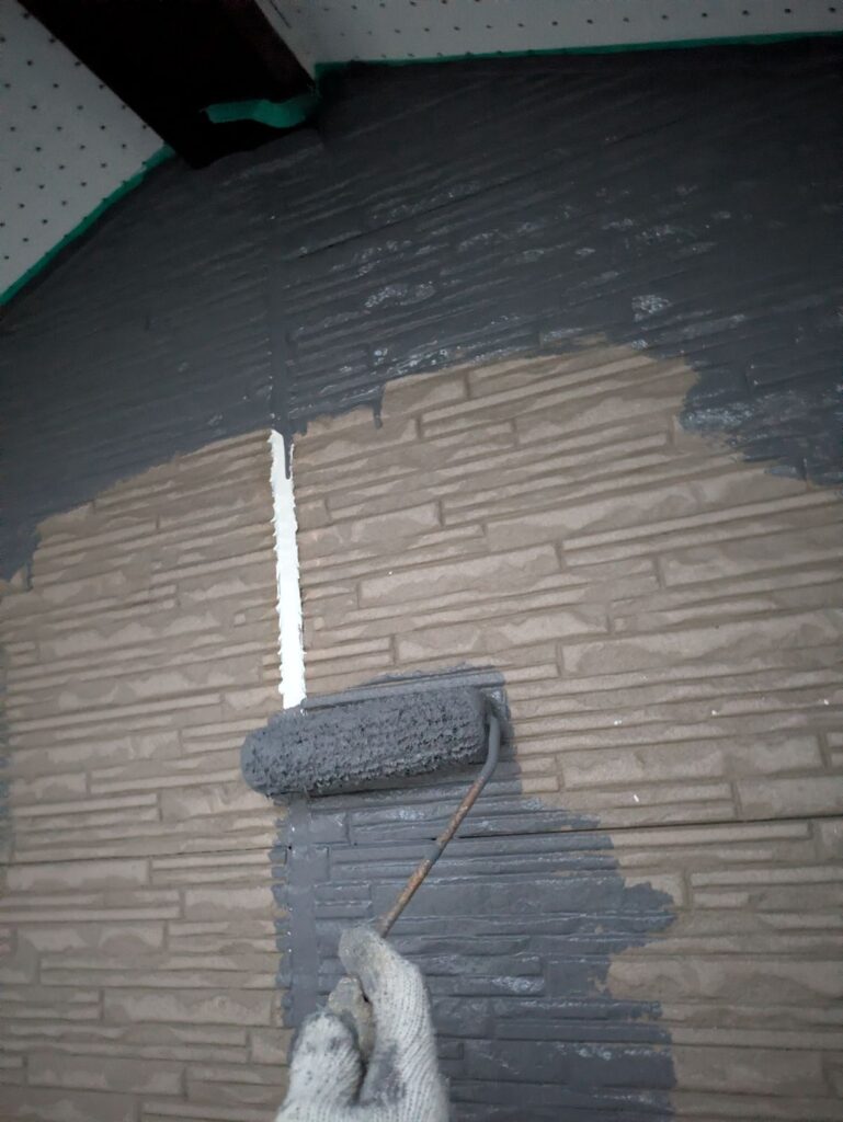 新発田市　外壁塗装　屋根塗装　中塗り
