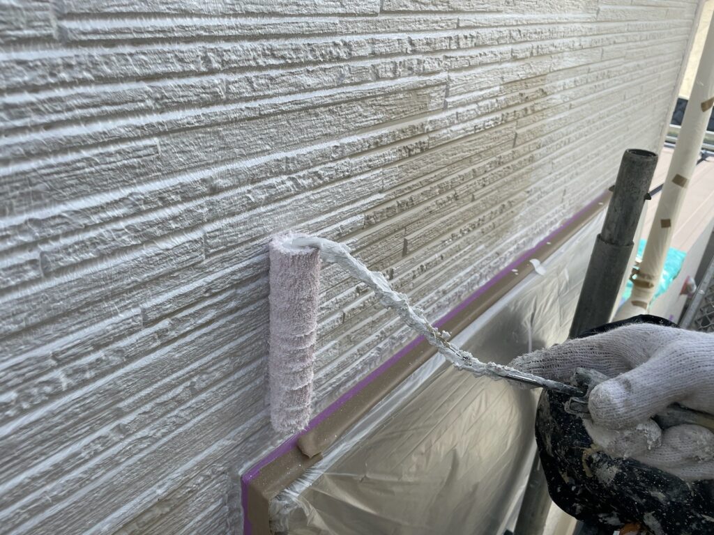 新発田市　外壁塗装　屋根塗装　下塗り